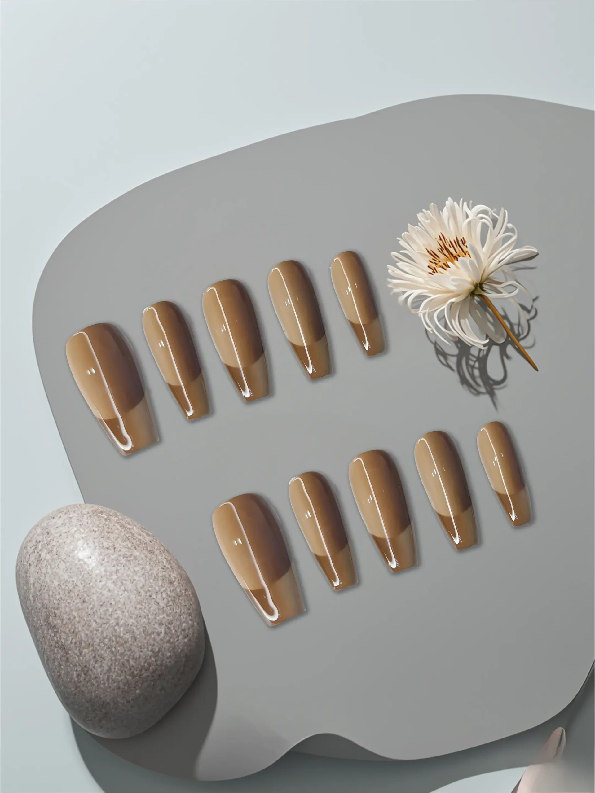 Nail design, elegant and stylish, suitable for all occasions