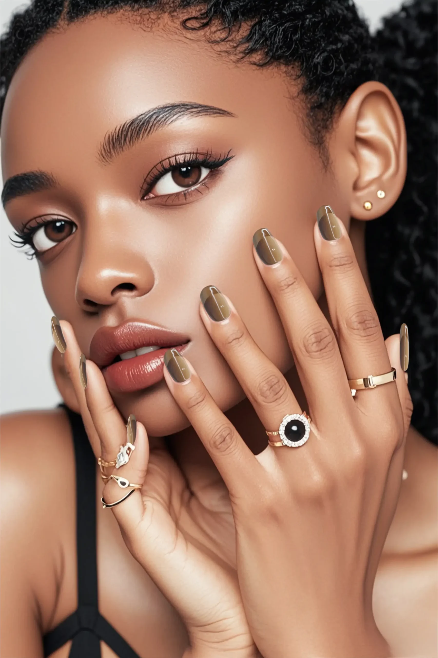 Nail design, elegant and stylish, suitable for all occasions