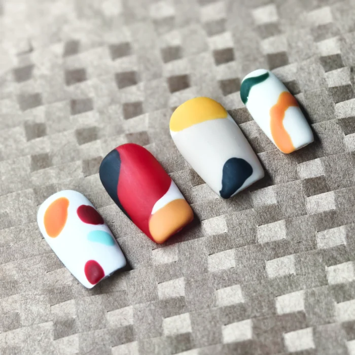 Clivia Graffiti Colorblock Press-On Nails - Image 2
