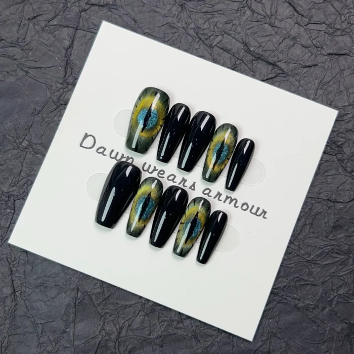 Clivia Eye of the Demon Gradient Cat Eye Nails - Image 4