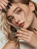 Clivia Eye of the Demon Gradient Cat Eye Nails