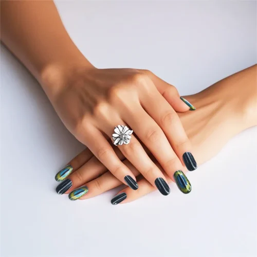 Clivia Eye of the Demon Gradient Cat Eye Nails