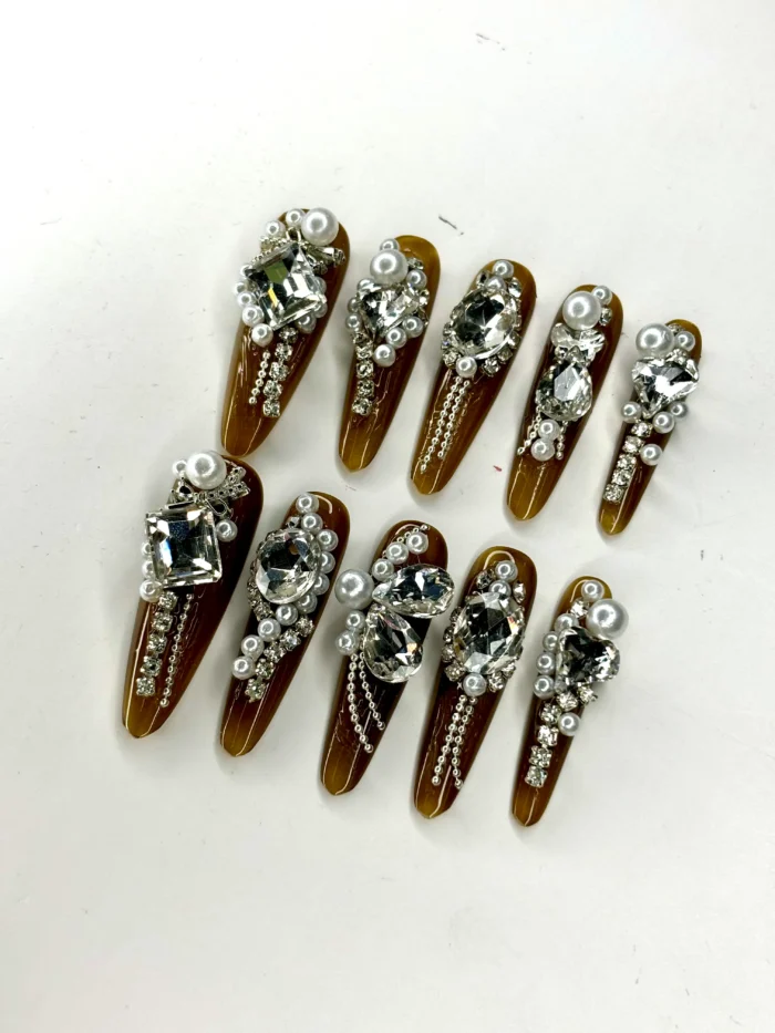 Clivia Press-On Nails – Pearl & Diamond Accent Design - Image 5