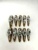 Clivia Press-On Nails – Pearl & Diamond Accent Design
