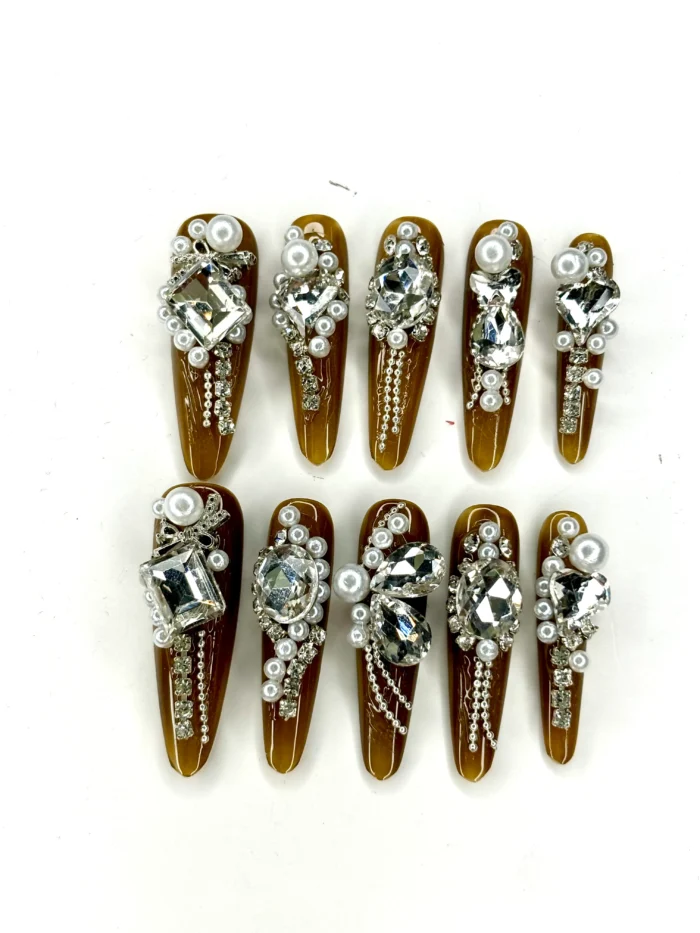 Clivia Press-On Nails – Pearl & Diamond Accent Design - Image 3