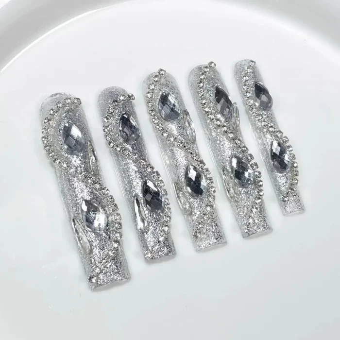 Clivia Silver Press-On Nails – Diamond Glint Design - Image 4